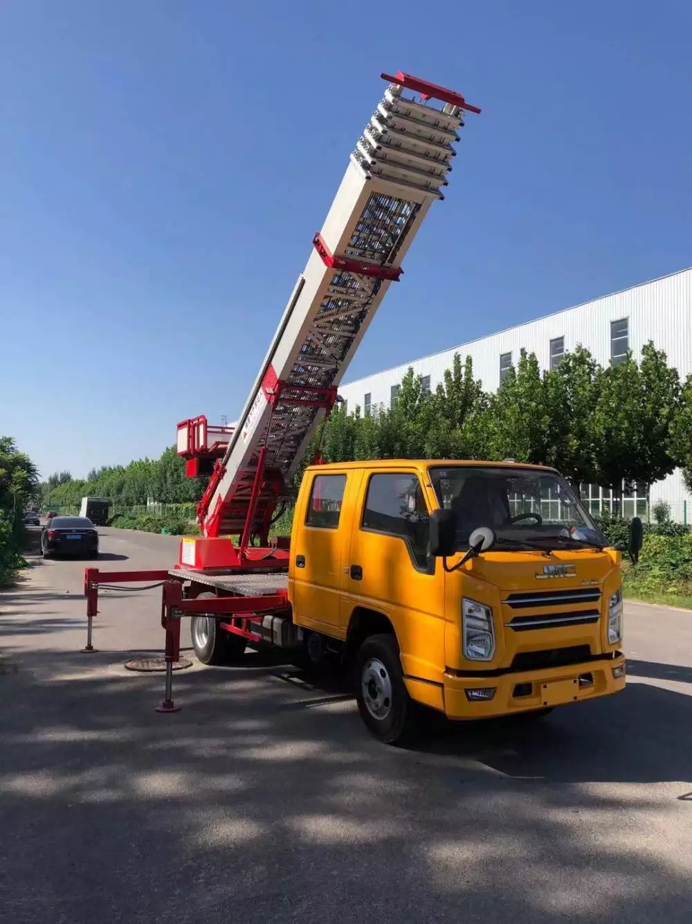 天门附近的云梯车出租服务：轻松解决高空作业需求